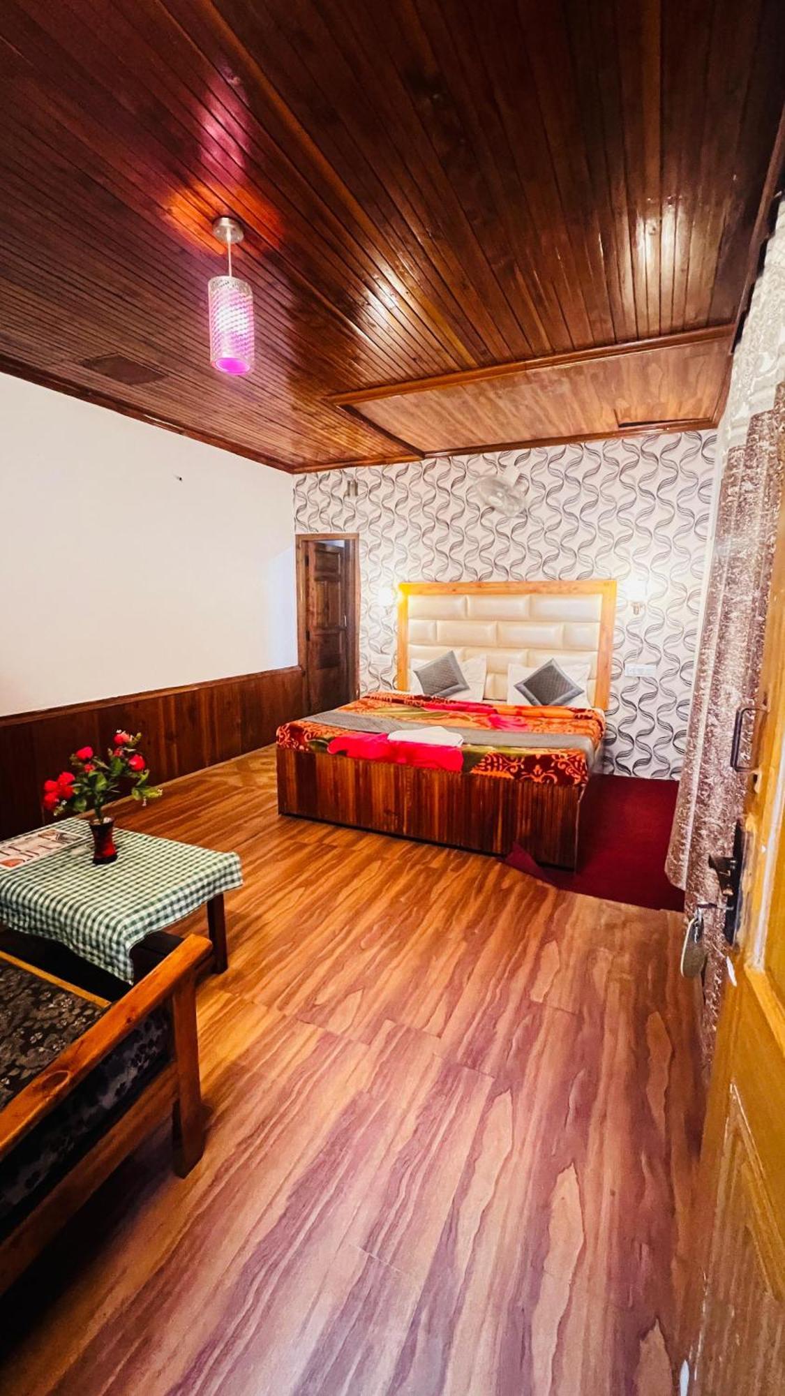 Hotel Chetna Manāli Εξωτερικό φωτογραφία