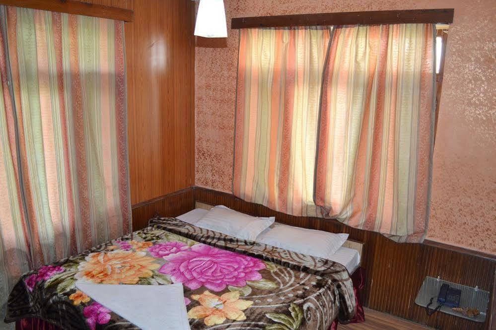 Hotel Chetna Manāli Εξωτερικό φωτογραφία